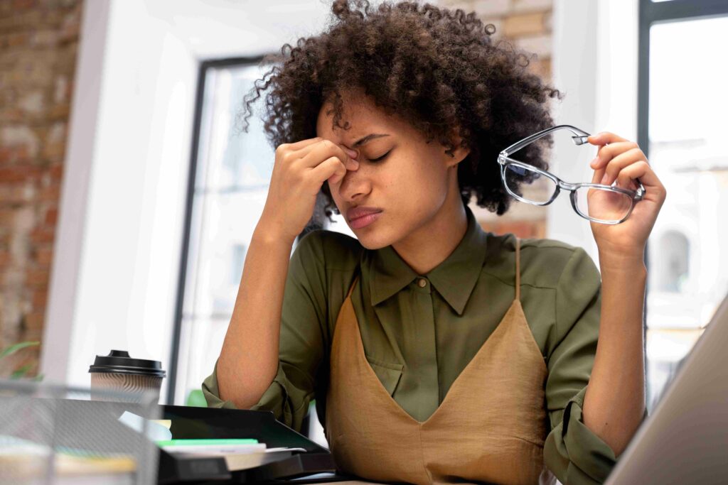 Image représentant une femme stressée afin d'illustrer les avantages de la gestion du stress